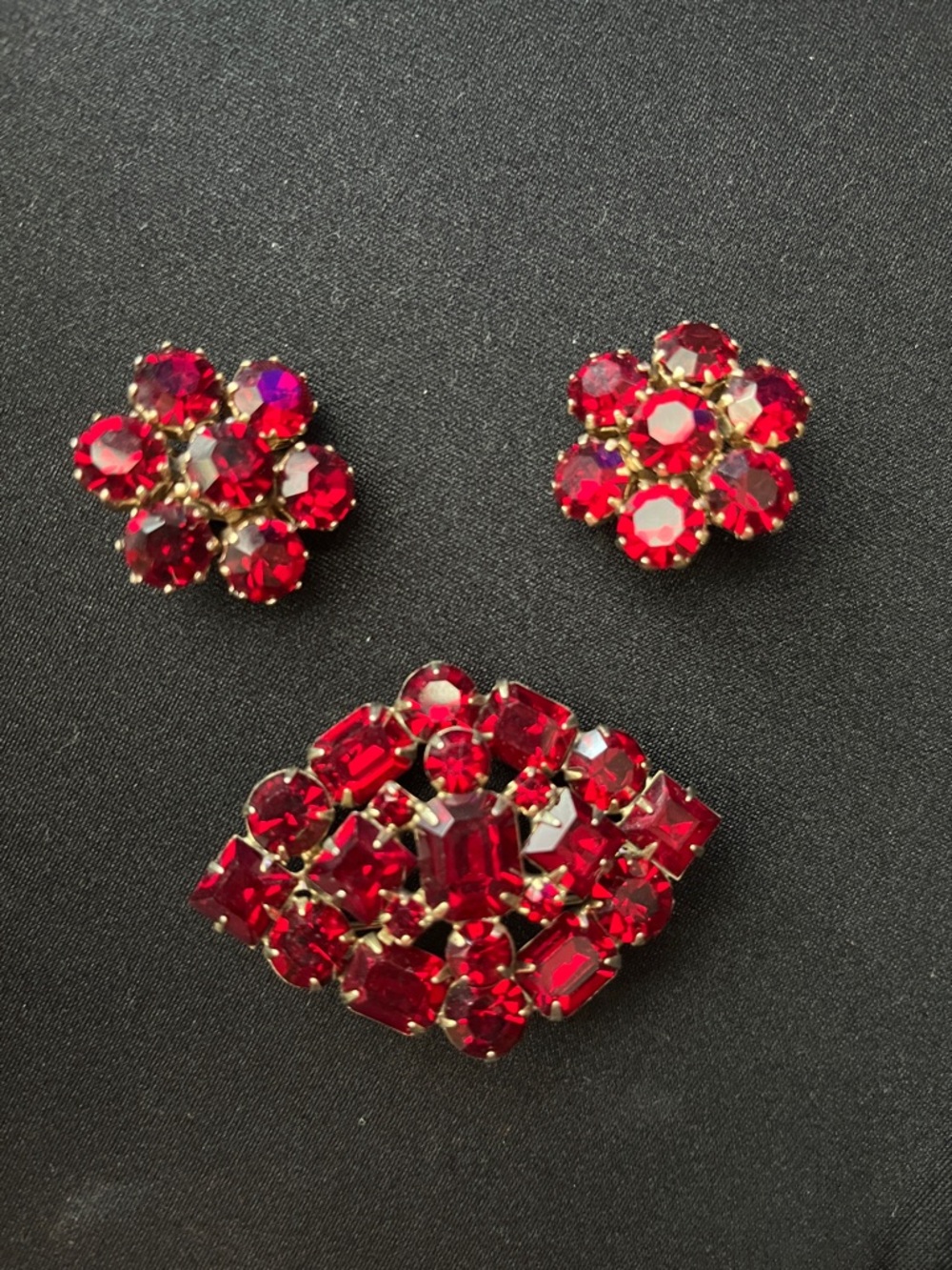 Vintage Weiss Red Crystal Floral Brooch and Earring Set
